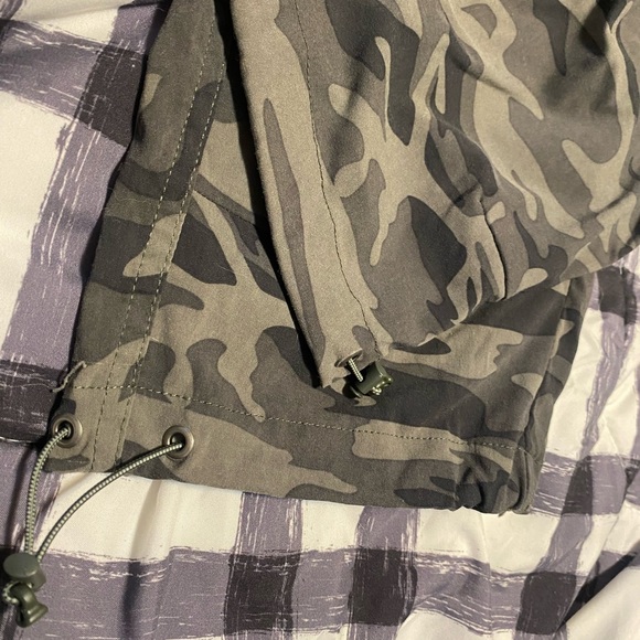 Columbia Women's Trail Omni-Shade™ Comfort Stretch Capri Pants - Size 8 - Picture 7 of 10